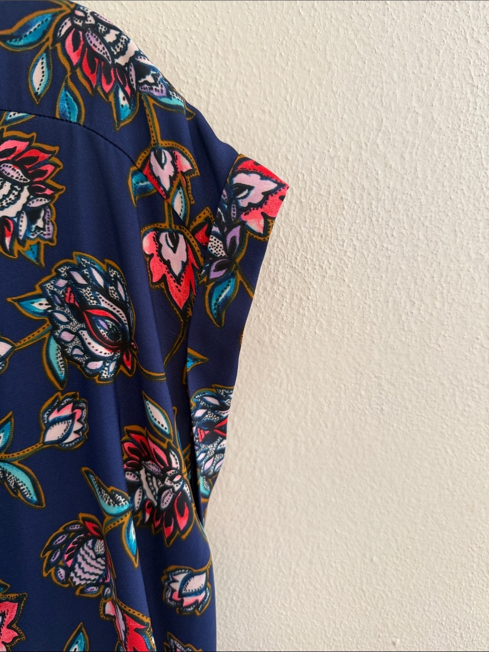 Express Navy Floral V-Neck Cap Sleeve Blouse - Picture 4 of 5